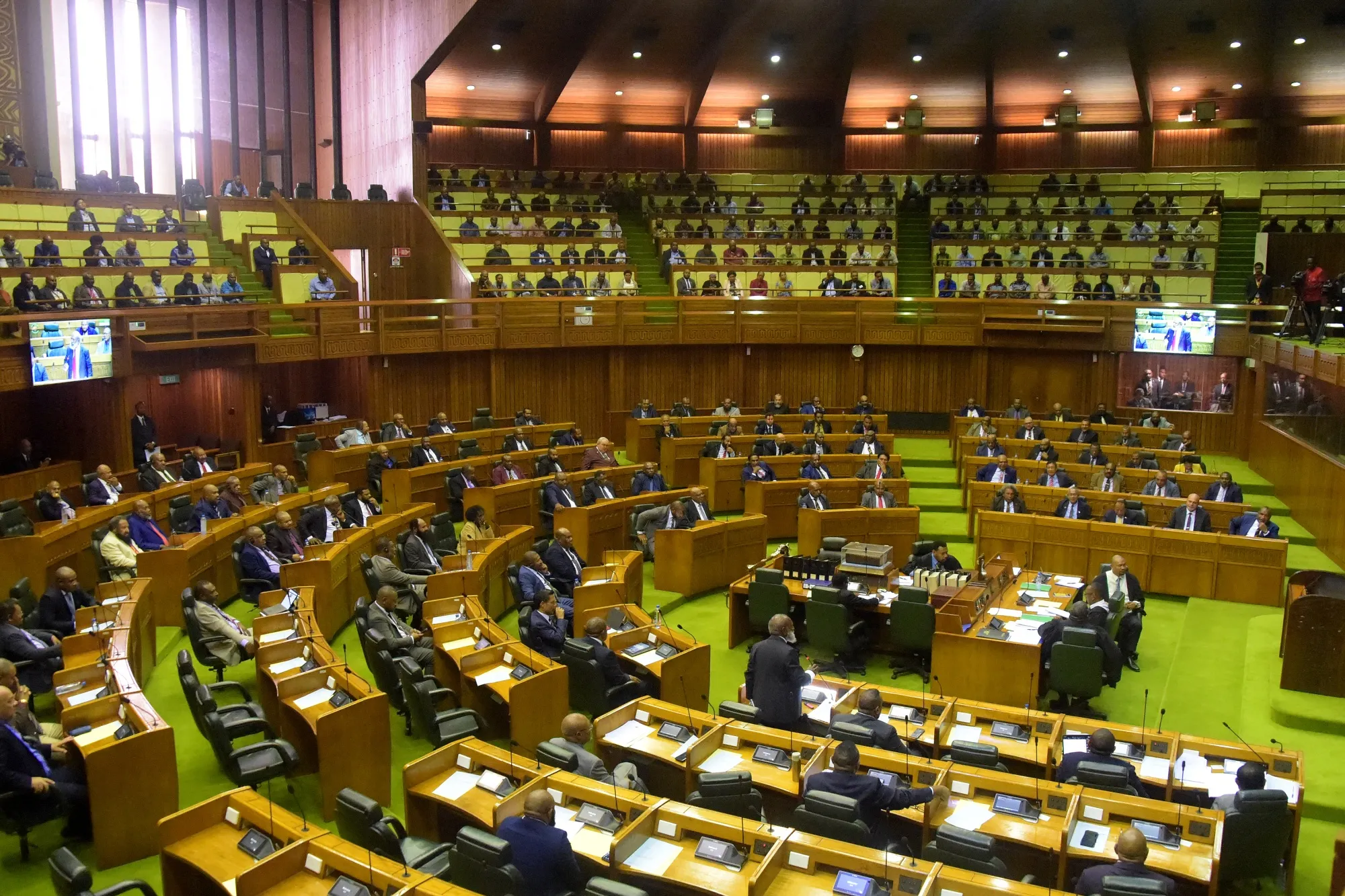 GUINEA’s INTERIM PARLIAMENT PROPOSES EXTENDED PRESIDENTIAL TENURE