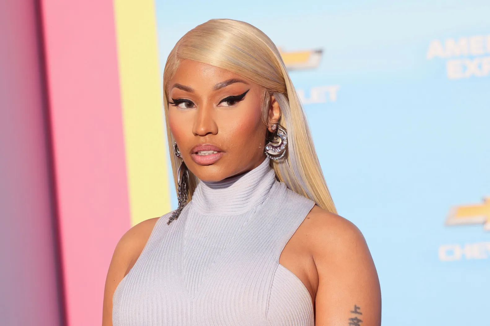 NICKI MINAJ PUBLICLY CALLS OUT JAY Z OVER DEBT IN TUNE WITH $200m