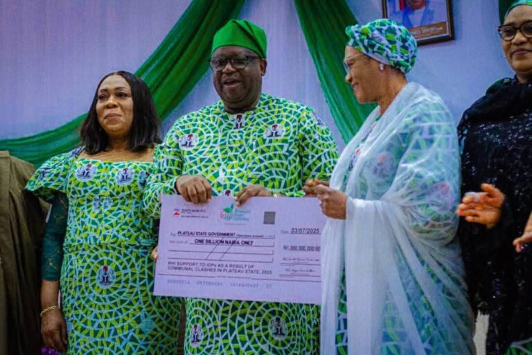 FIRST LADY OLUREMI TINUBU DONATES N1bn TO SUPPORT VICTIMS OF VIOLENT ATTACKS IN PLATEAU