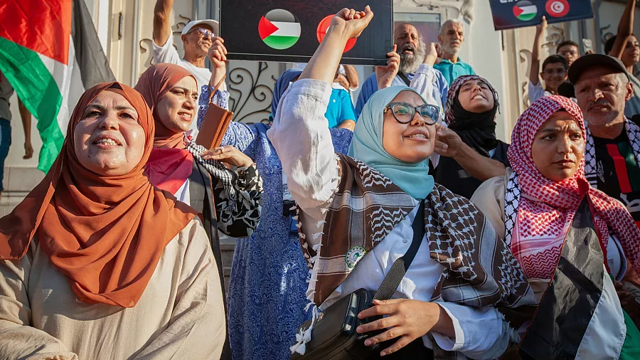 HUNDREDS PROTEST IN TUNIS TO SUPPORT STARVING PALESTINIANS IN GAZA