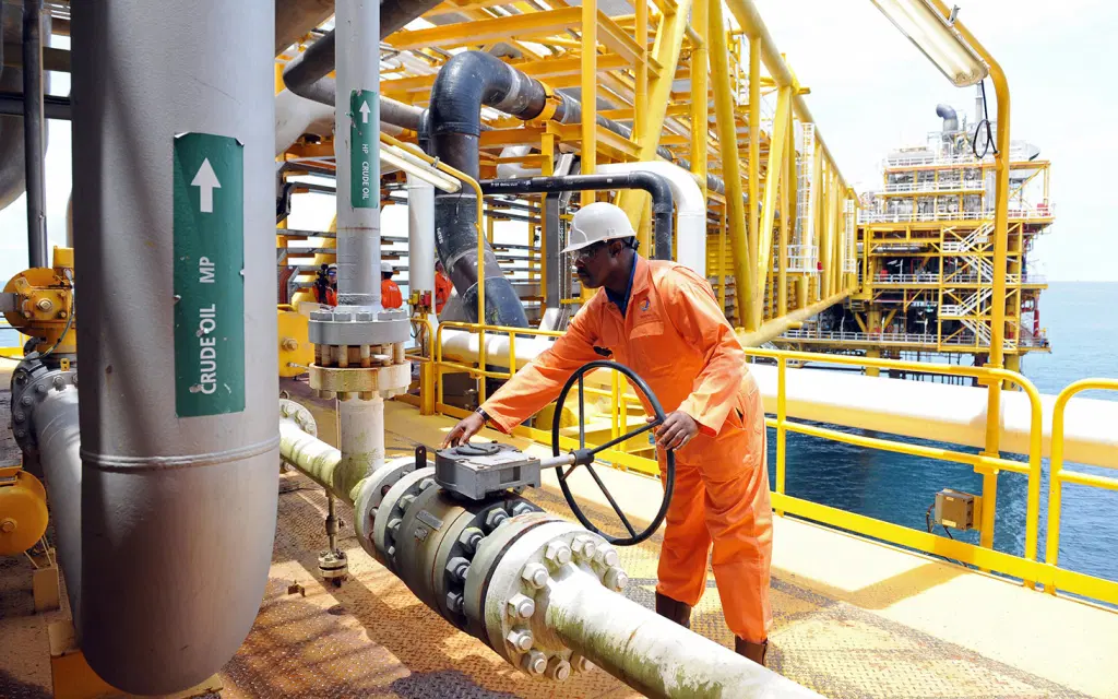 FOREIGN OIL CONTRACTORS URGED TO RETURN BY FG