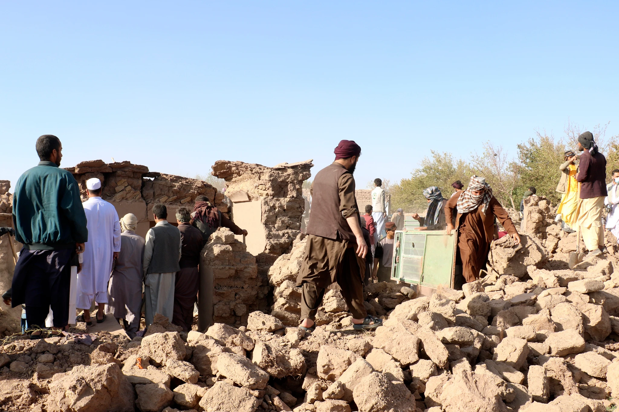 800 CONFIRMED DEAD FROM AFGHANISTAN EARTHQUAKE