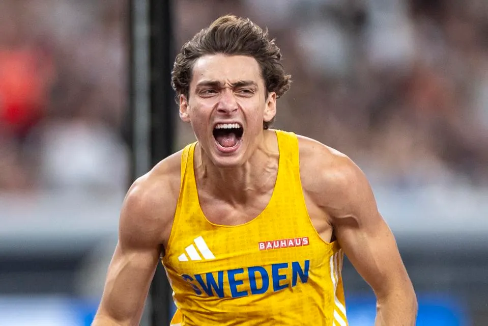 DUPLANTIS SETS 14TH WORLD RECORD, WINS THIRD STRAIGHT WORLD TITLE
