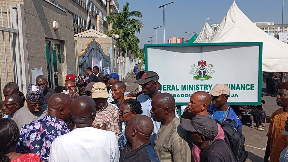 RETIRED SOLDIERS HALT PROTEST AS FG PLEDGES ENTITLED PAYMENTS