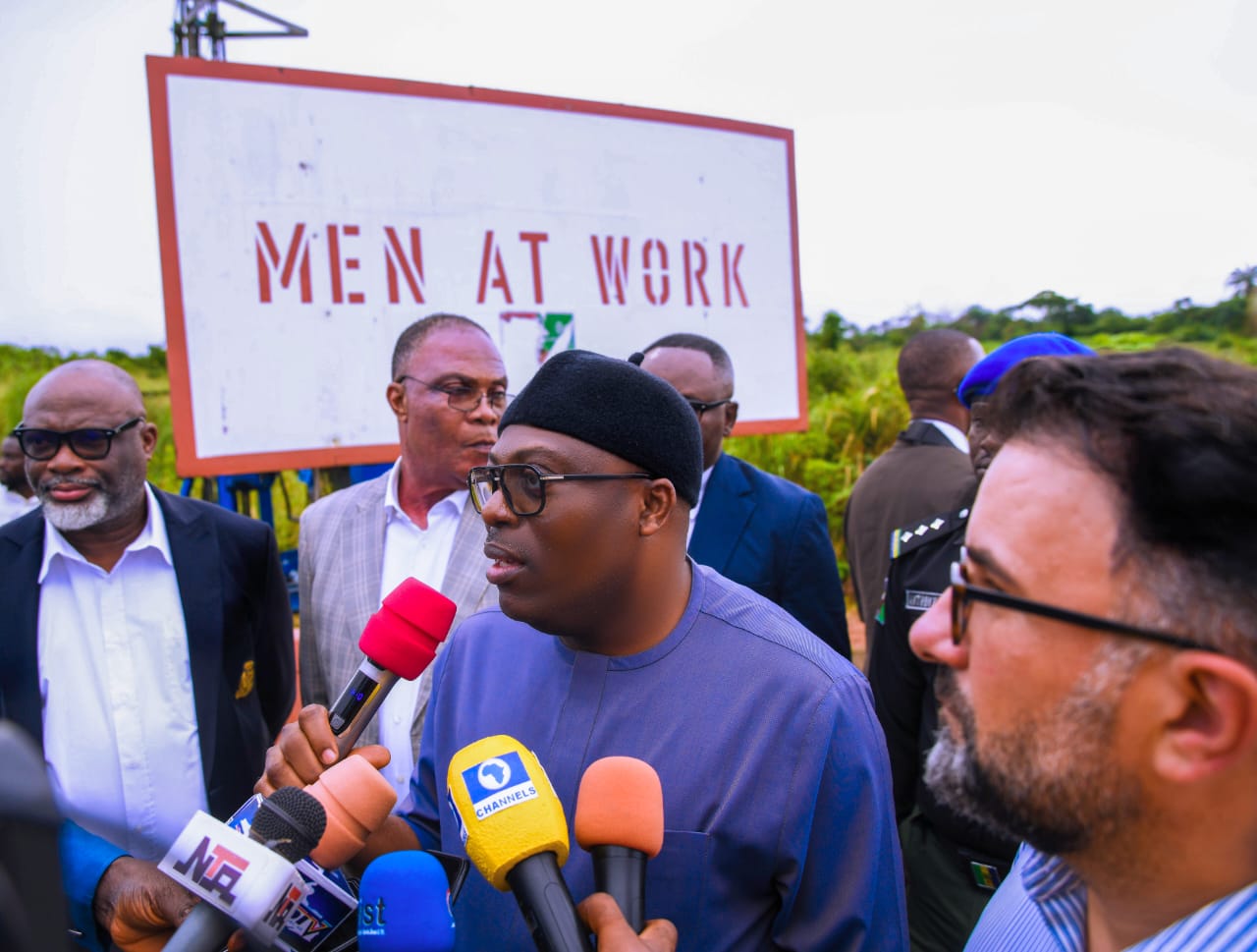 GOV FUBARA INSPECTS ONGOING PROJECTS IN RIVERS COMMUNITIES